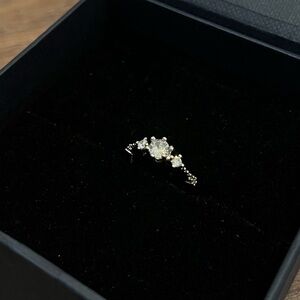 Dainty cluster diamond ring